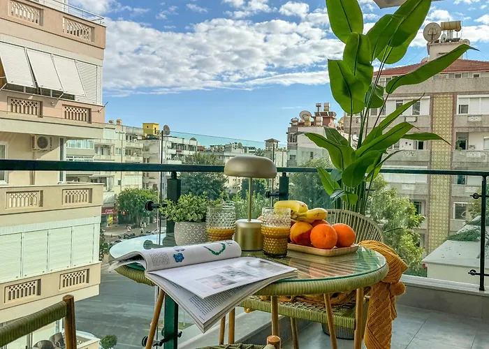 Qoople Prive Just Steps From The Sea Apartment