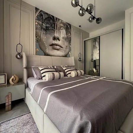 Qoople Prive Just Steps From The Sea Apartment